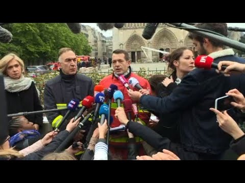 Notre-Dame de Paris : "L'ensemble du feu est éteint" (pompiers) | AFP Extrait