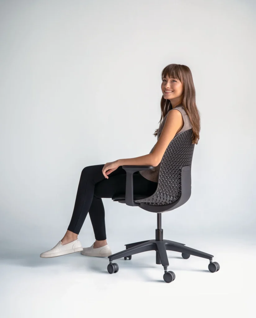 Blink By Teknion redéfinit la chaise de bureau polyvalente –
