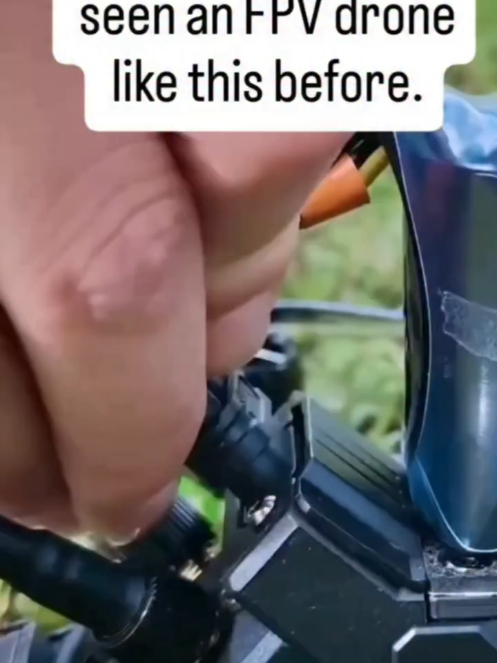 Mon ami a amené son drone FPV amphibie sol-air sur le site aujourd'hui. Quand h