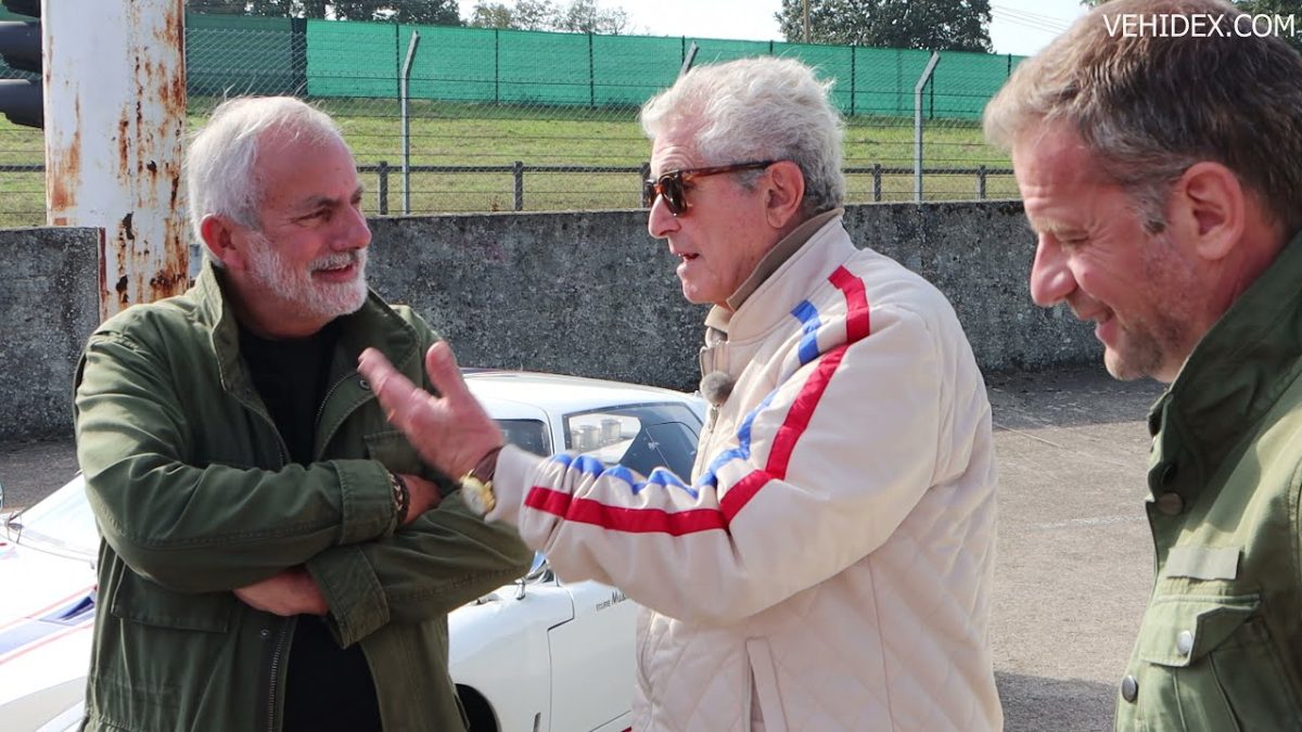 Claude Lelouch avec un plateau de Ford Mustang et GT 40 sur l'Autodrome de Linas-Montlhéry