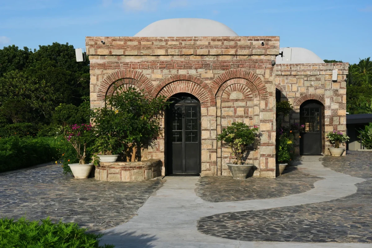 La réplique de la maison de la Vierge Marie attire